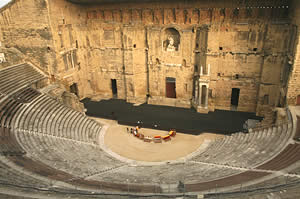 Orange and its grandiose Roman amphitheater